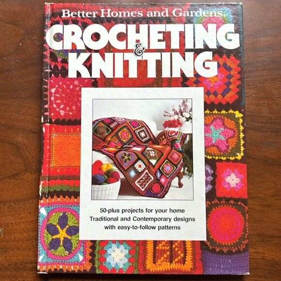 Set of 2 Vintage Yarn Crafting Books 1970’s - Picture 9 of 13